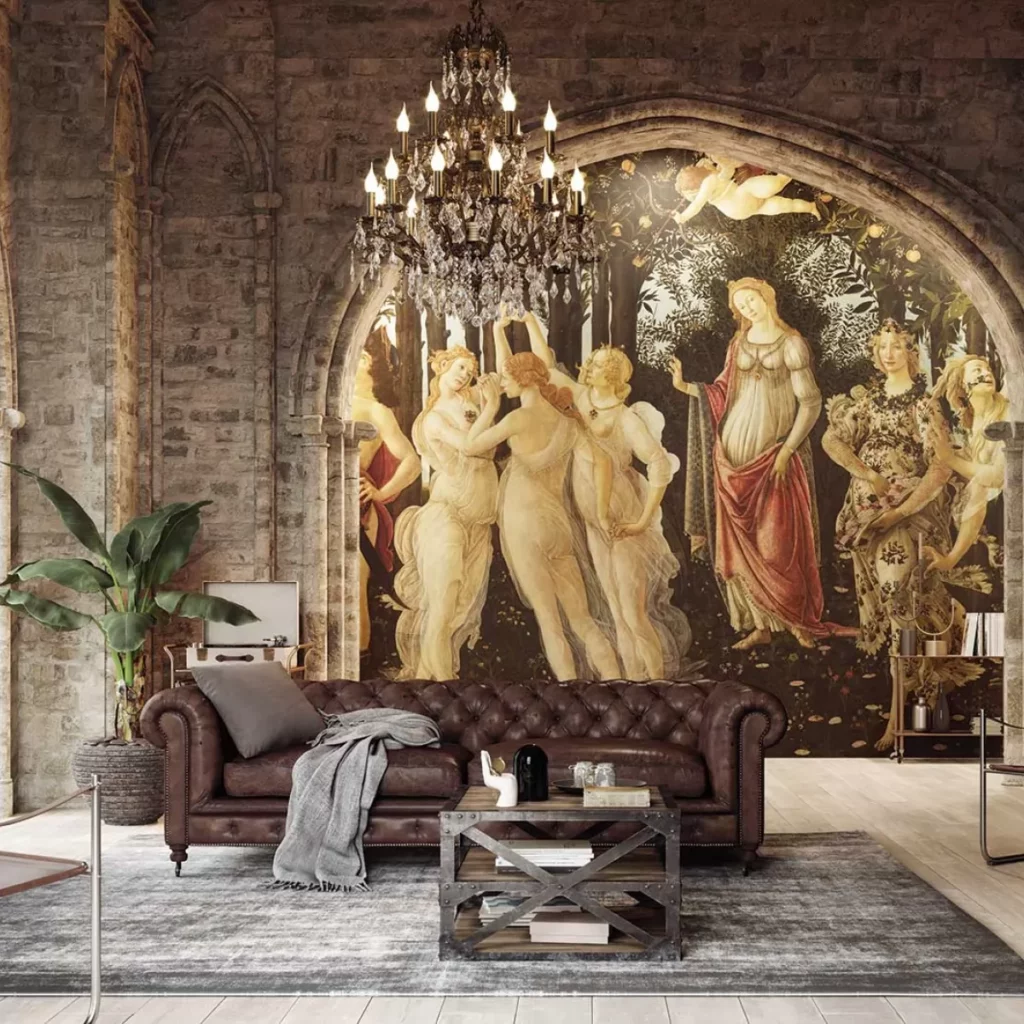 Allegoria della Primavera von Tecnografica: figurenreiches Frühlingsgemälde von Botticelli als Wandmotiv hinter einem Sofa.