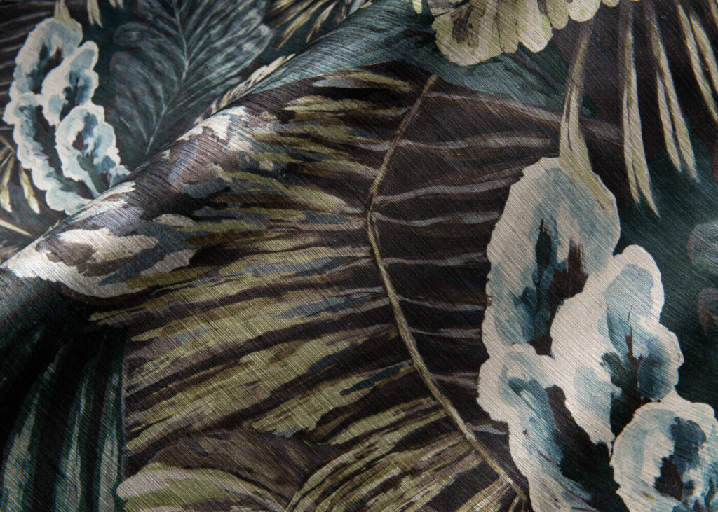 Arte Verdure: nahaufnahme des Palmenmotivs in Dunkelblau, Grün und Creme.