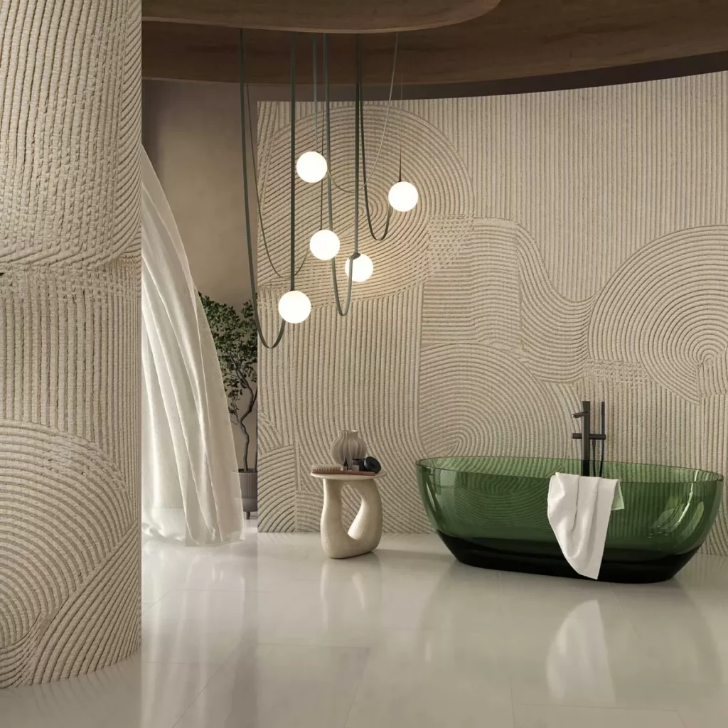 Sakamoto von Tecnografica: feine wellenförmige Linien in Beige hinter einer grünen Badewanne.
