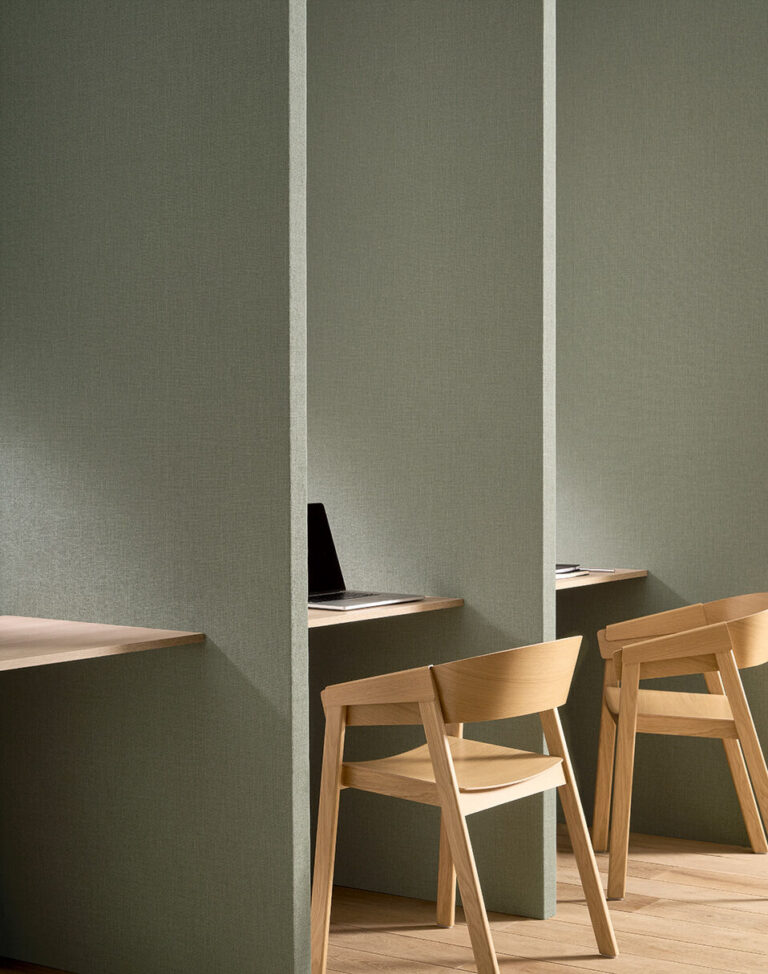 Texdecor VINACOUSTIC SIANA: akustischer Wandbelag in Juteoptik im Besprechungsraum