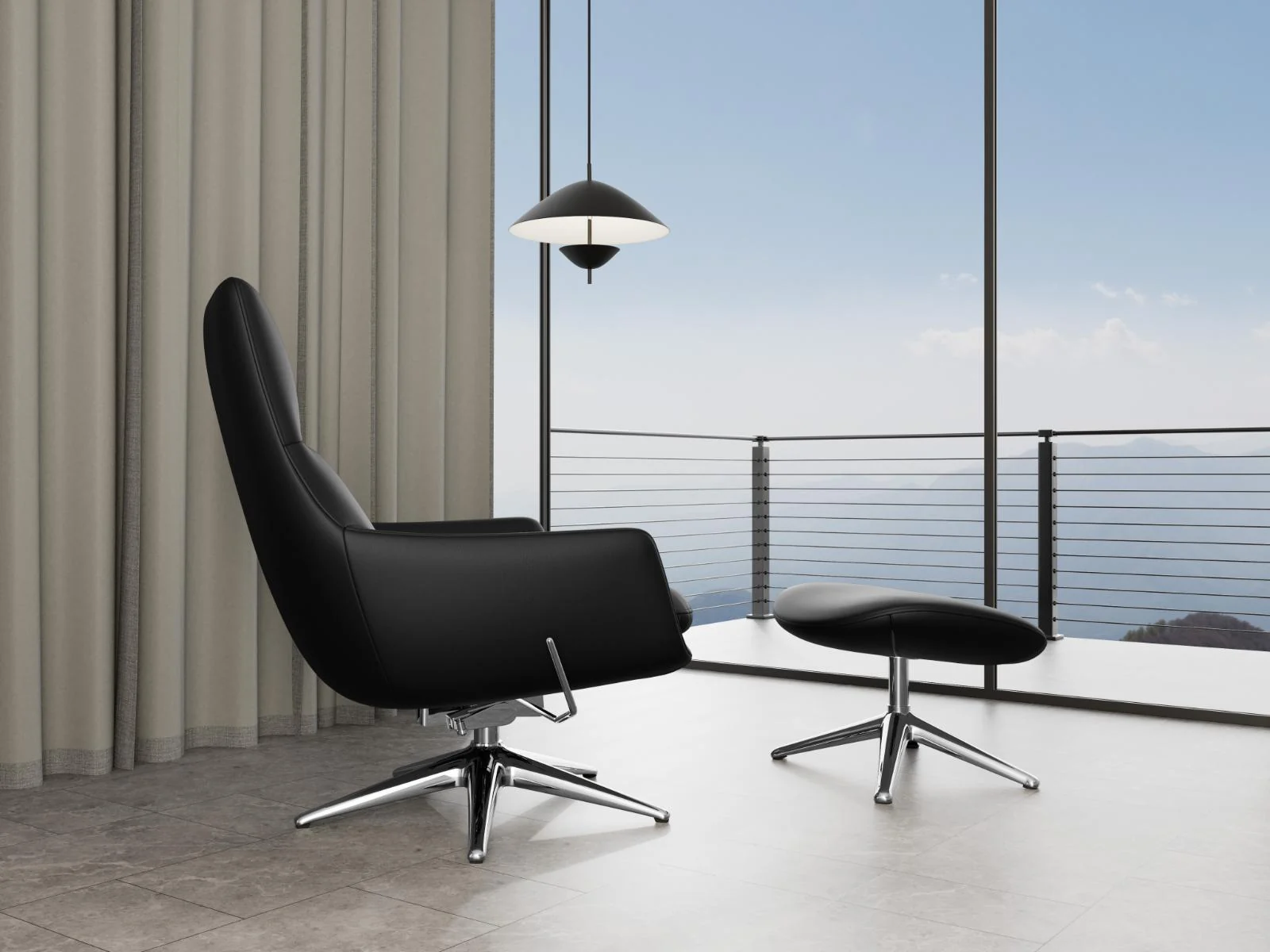 Schwarzer Marinella-Sessel von Flexlux mit Fußhocker und Metallgestell vor einer großen Fensterfront.