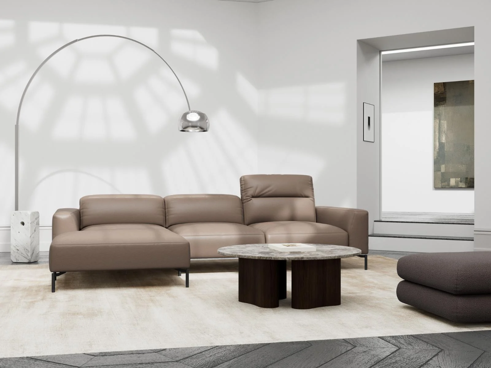 Helle Voluzzi-II-Sofakombination von Flexlux mit Chaiselongue und unterschiedlich hohen Rückenpartien.