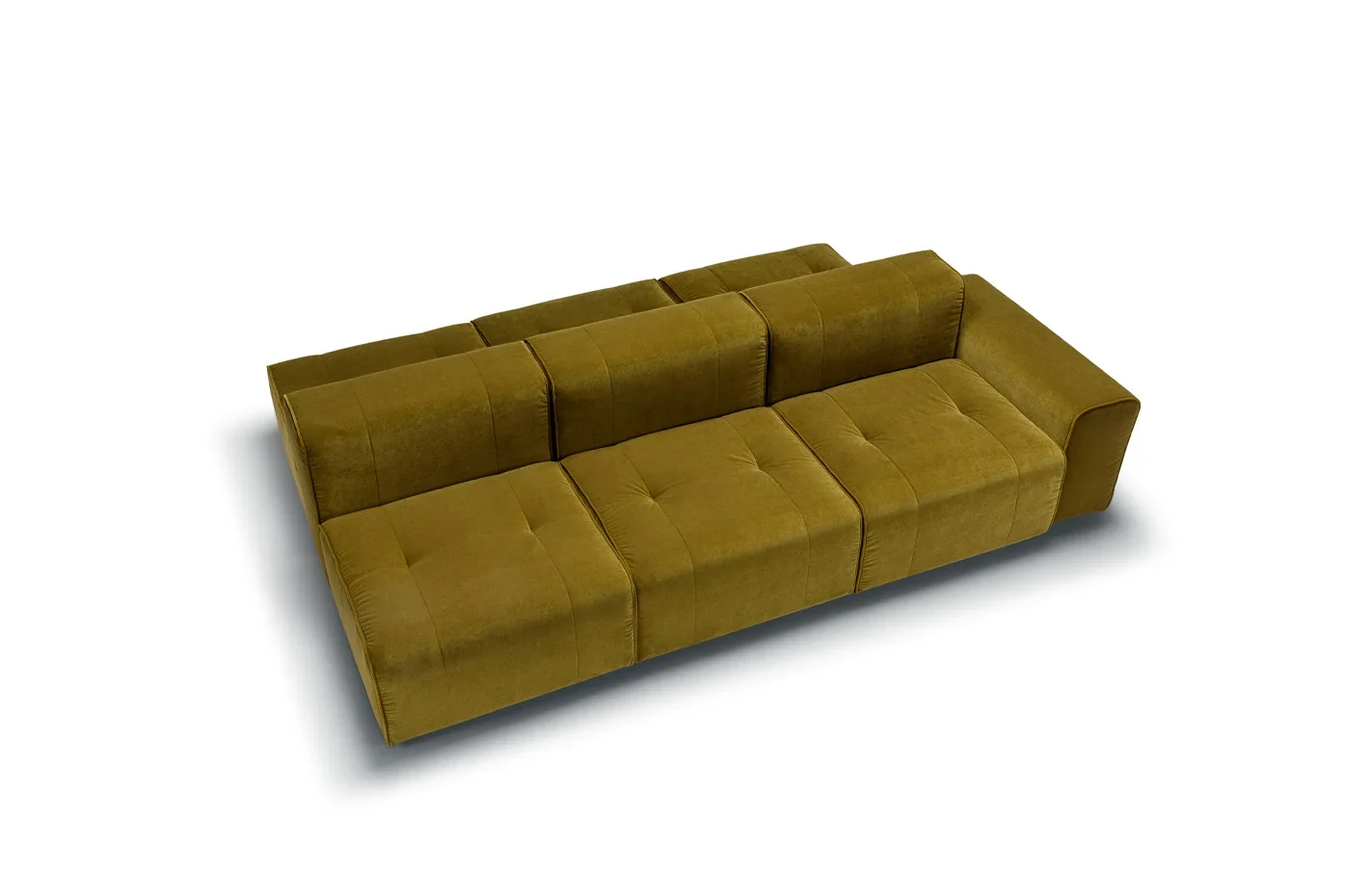 Olivgrünes Sofa Norman von SITS mit tiefen Sitzflächen und drei Rückenkissen, schräg von oben gezeigt.